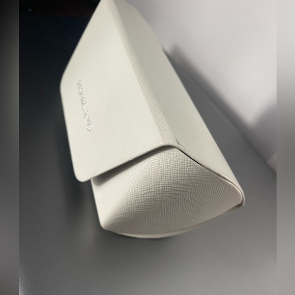 Michael Kors Authentic Hard Eyeglasses/Sunglasses Case in White - Picture 3 of 6